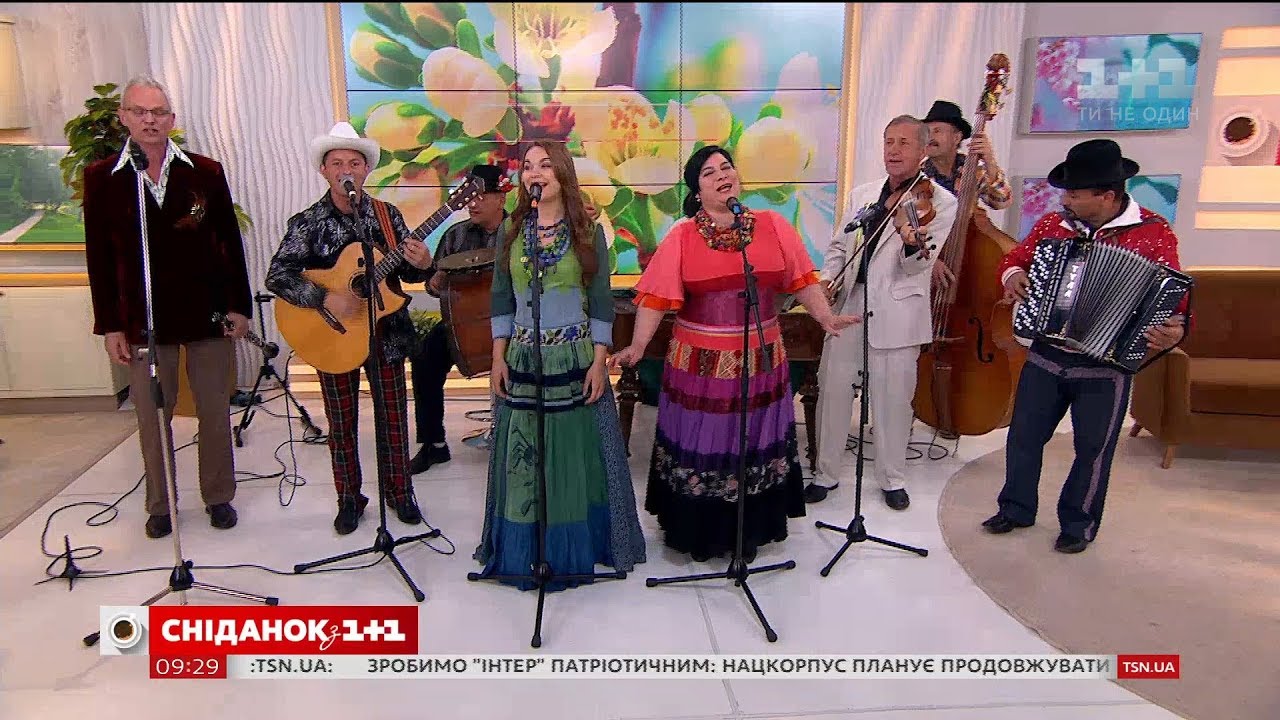 Своеобразные и аутентичные - в студии Сніданка Hudaki Village Band