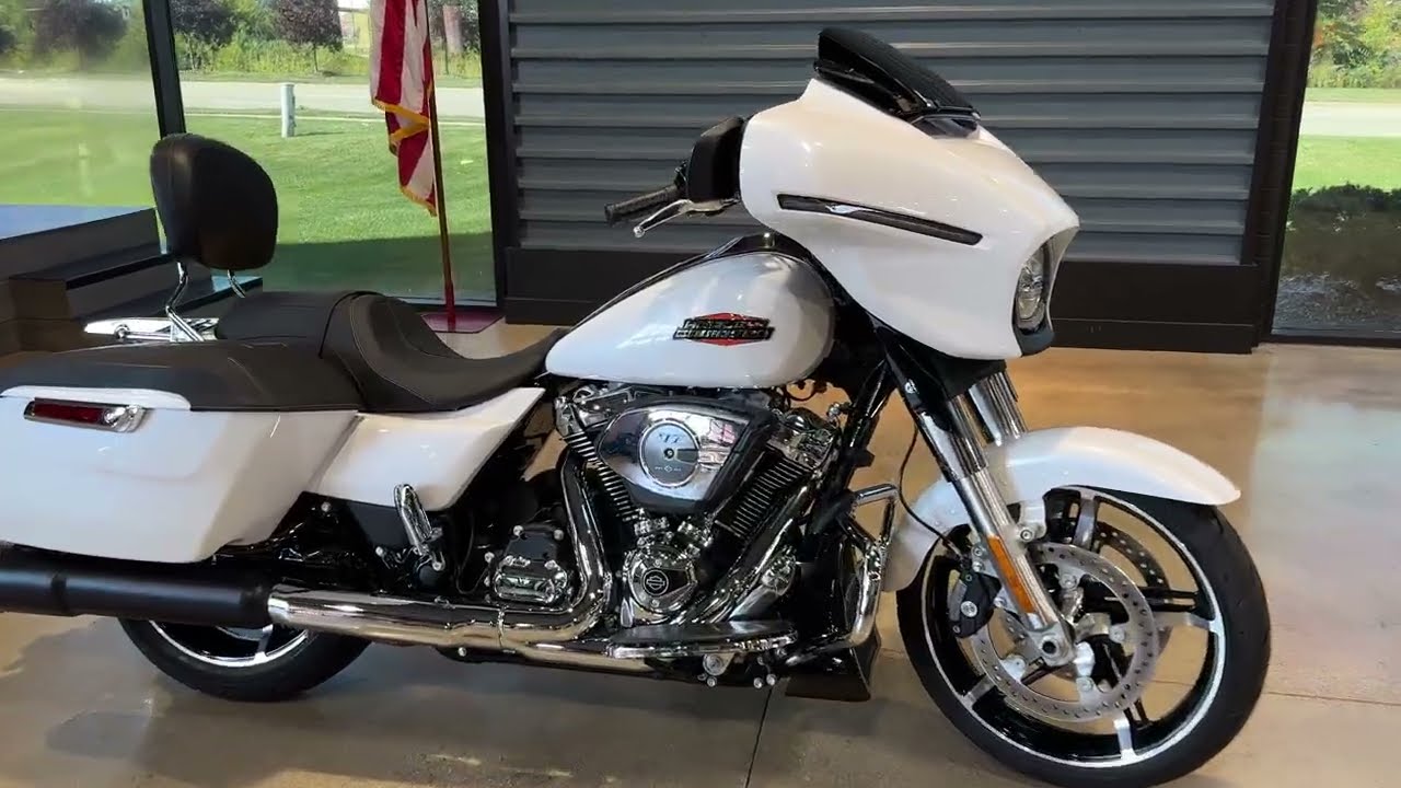 2024 Street Glide - White Onyx Pearl
