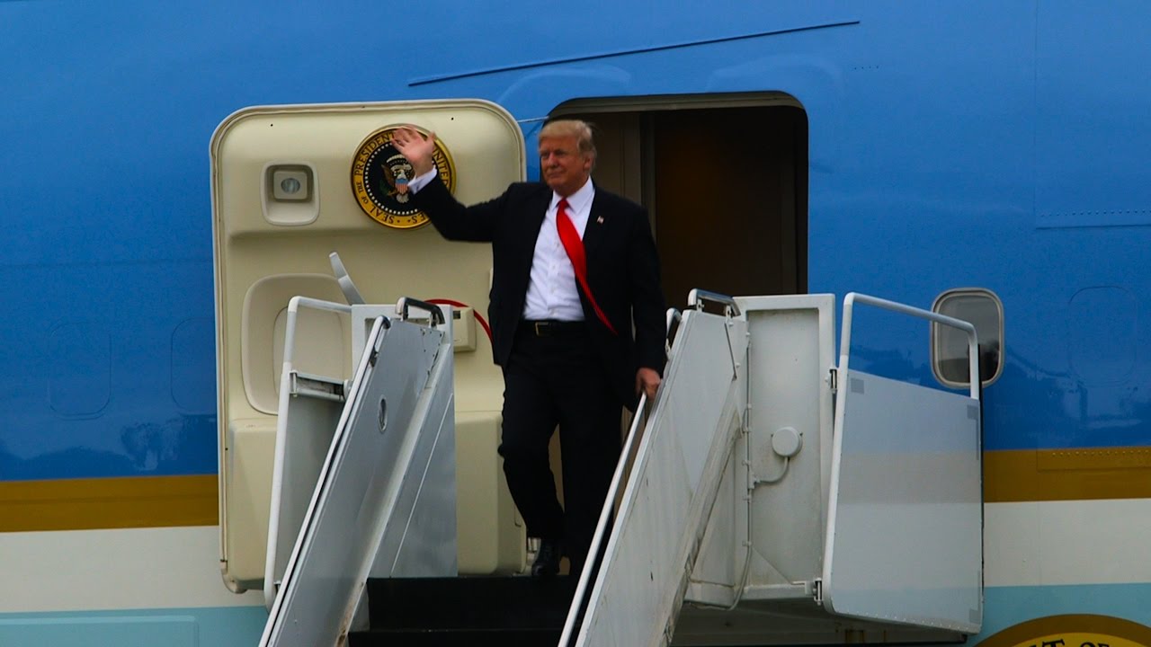 VIDEO: President Trump arrives on Air Force One in Florida