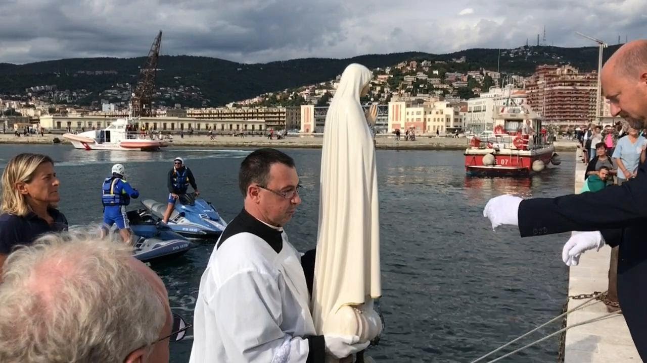 Trieste, il viaggio in mare della Madonna Pellegrina di Fatima