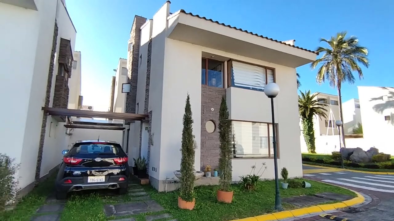 Casa en Venta 4 Dormitorios - Conjunto  Exclusivo con Piscina, Afueras de Sangolquí