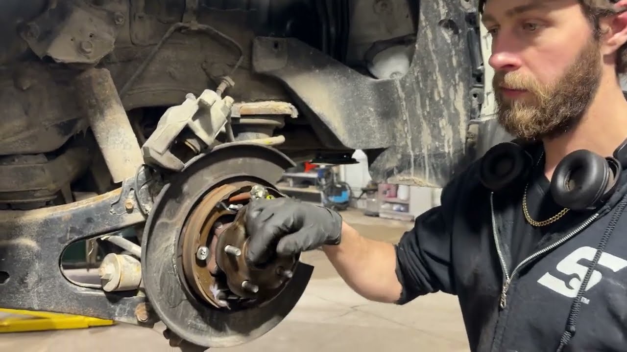 2010-2019 Toyota Highlander Rear Brake Rotor, Pads & Caliper Replacement
