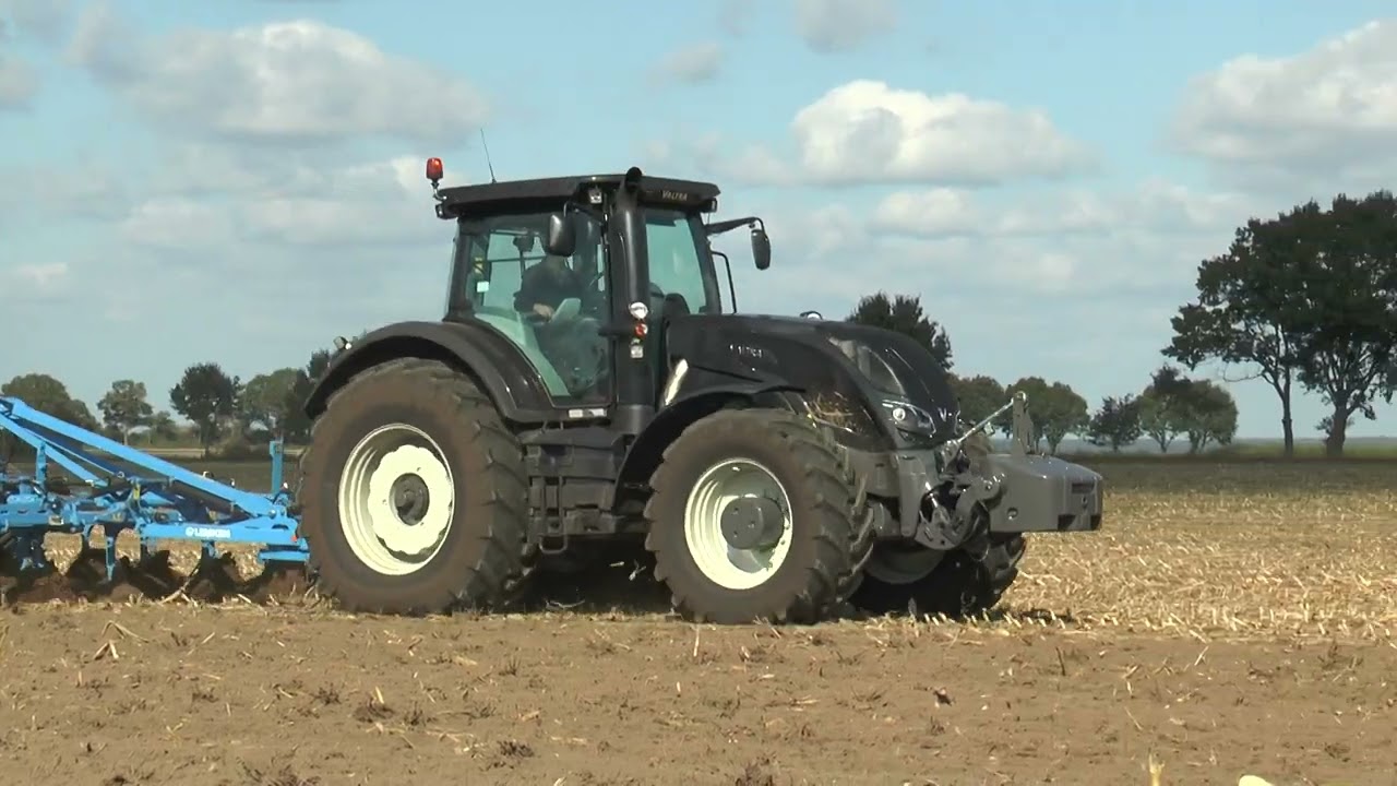 Valtra S354 tractor with Lemken Karat cultivator working in Germany