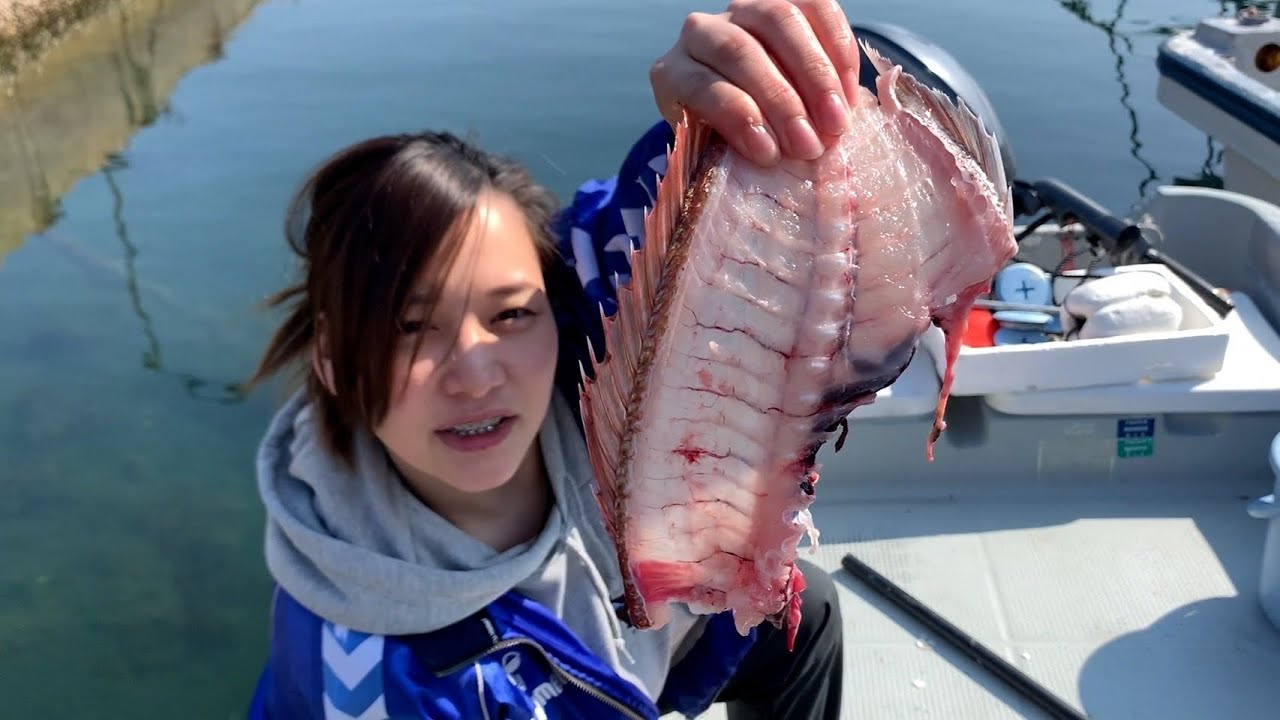 はまゆう妹、末っ子が釣った鯛を捌いて姉妹で食う