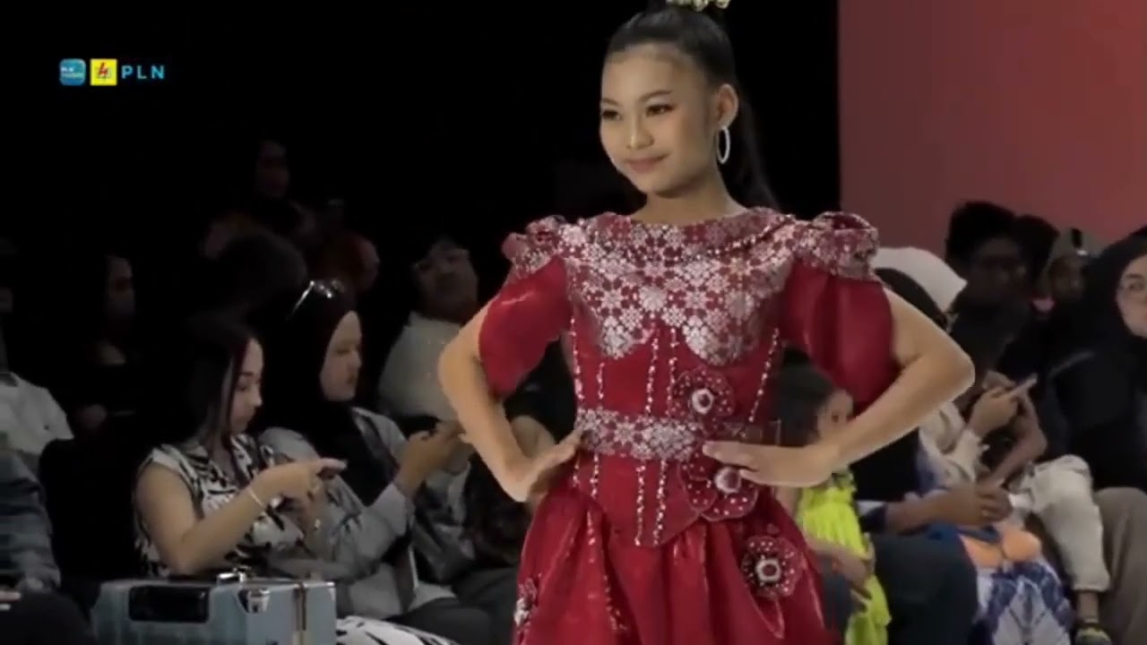 JOGJA FASHION WEEK 2025/Jeje//Zee Art Dance dan modelling Cirebon 
