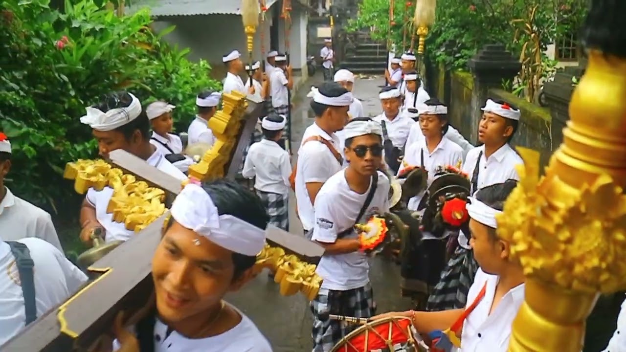 Kuningan balinese Ida betara ratu gede mayoga ring Alas angker desa adat kubu #2023 #balinese #bali