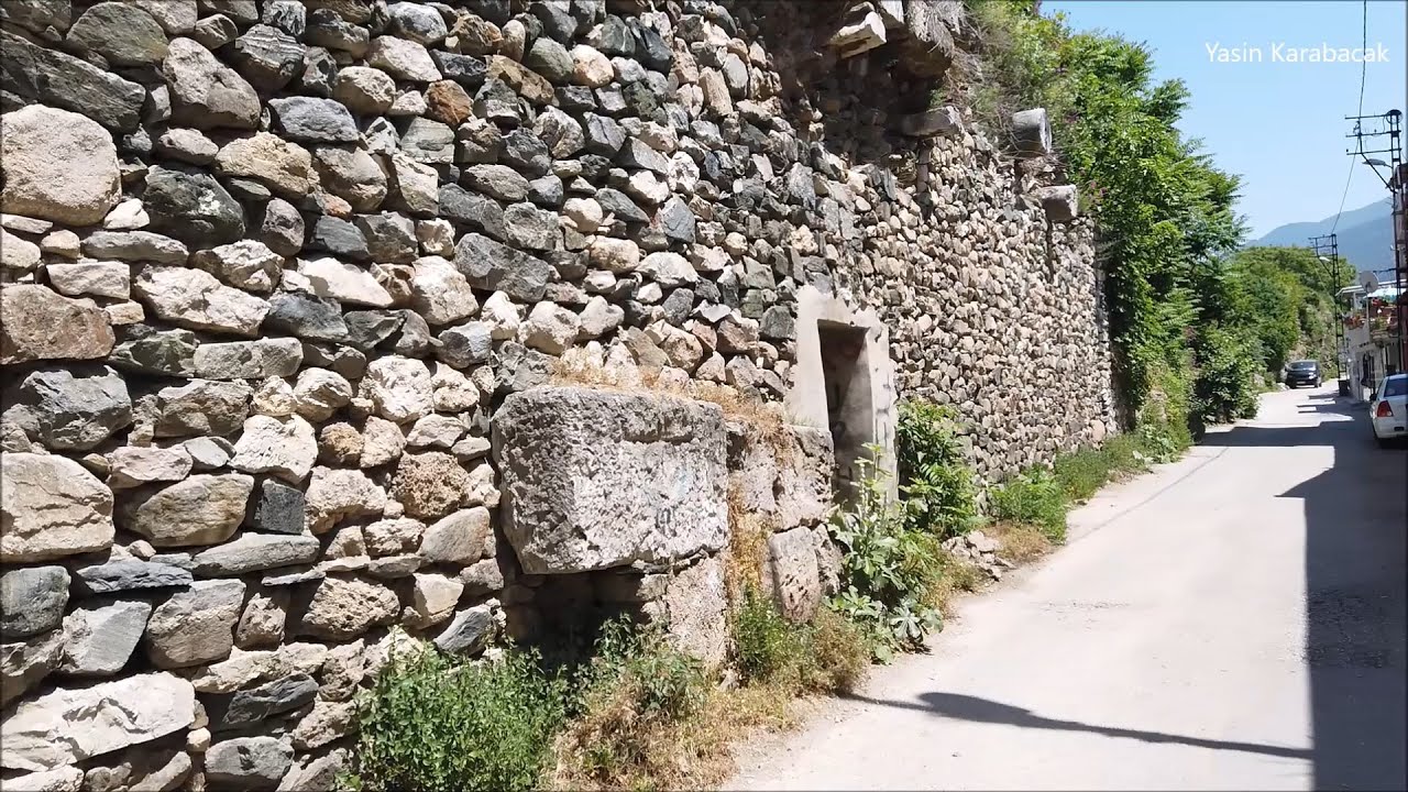 Zindan Kapısı'ndan Fetih Kapısı'na Bursa Surları (The Walls of Bursa Along Kalebahçe Street)
