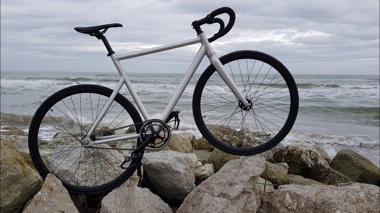 TEST BICI SANTAFIXIE RAVAL CON 