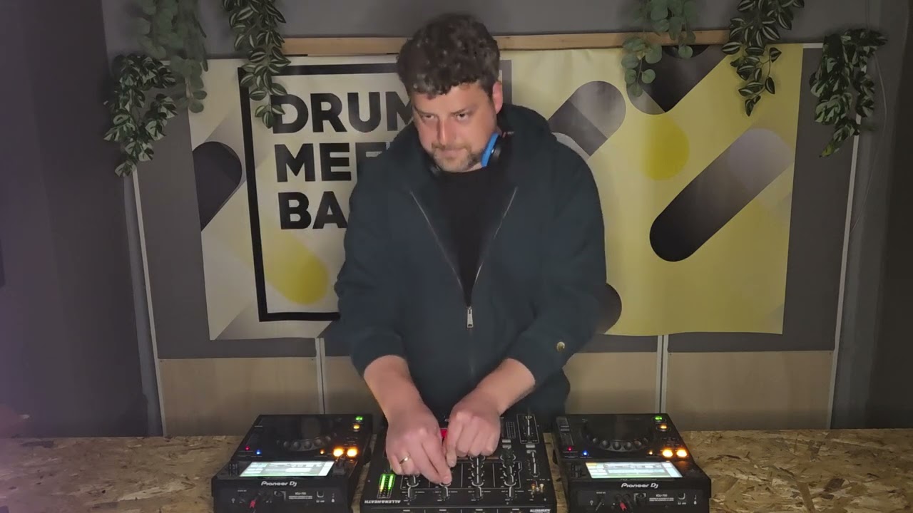 Drum meets Bass Studio Session w/ KingSon