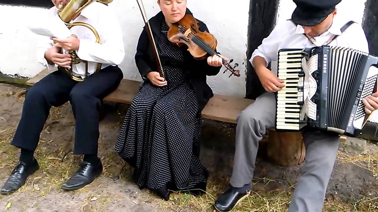 Jak 100 lat temu grano w Klukach - folklor portal wiano.eu