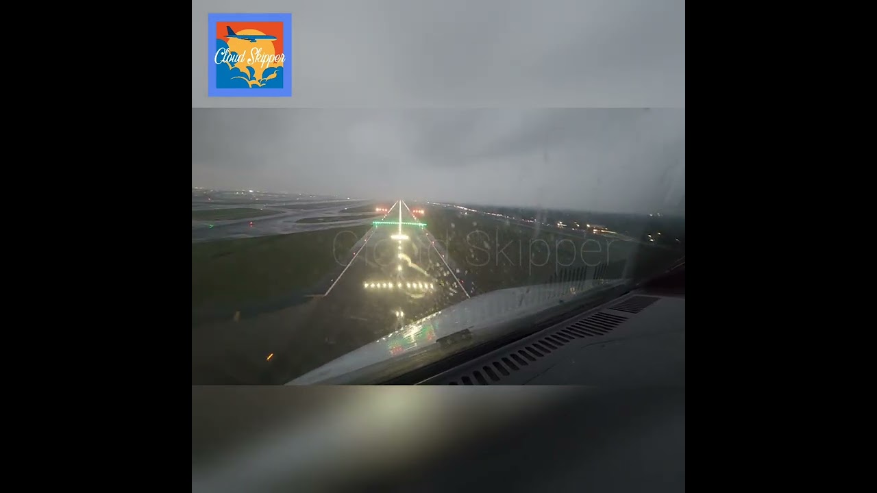 Perfect landing at Delhi on a rainy evening @cloudskipper