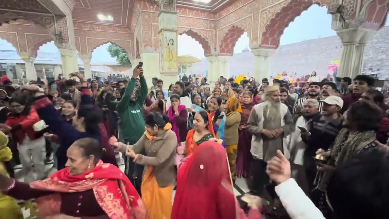 पतंग उड़ाओ जी प्यार पेज लडाऊ जी गोविंद देव जी न्यू सॉन्ग!
