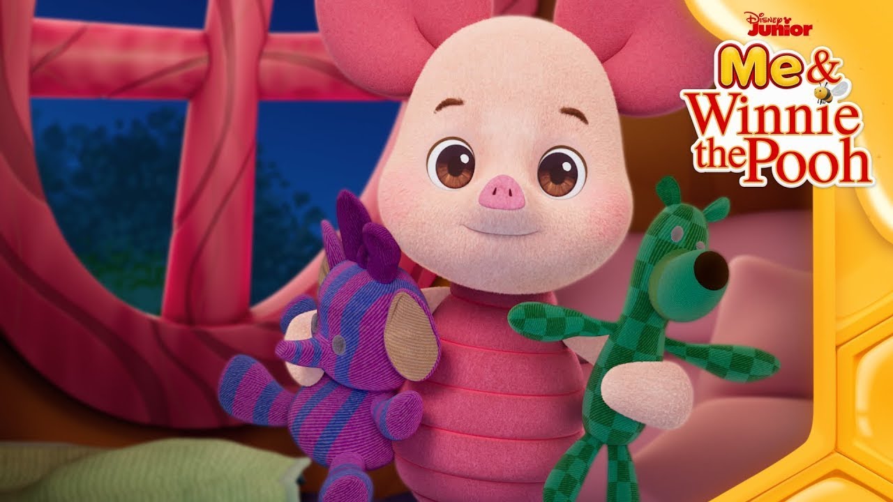 Help Piglet Go Back to Sleep 😴 | Me & Winnie the Pooh 🍯 | Vlog 13 | @disneyjr