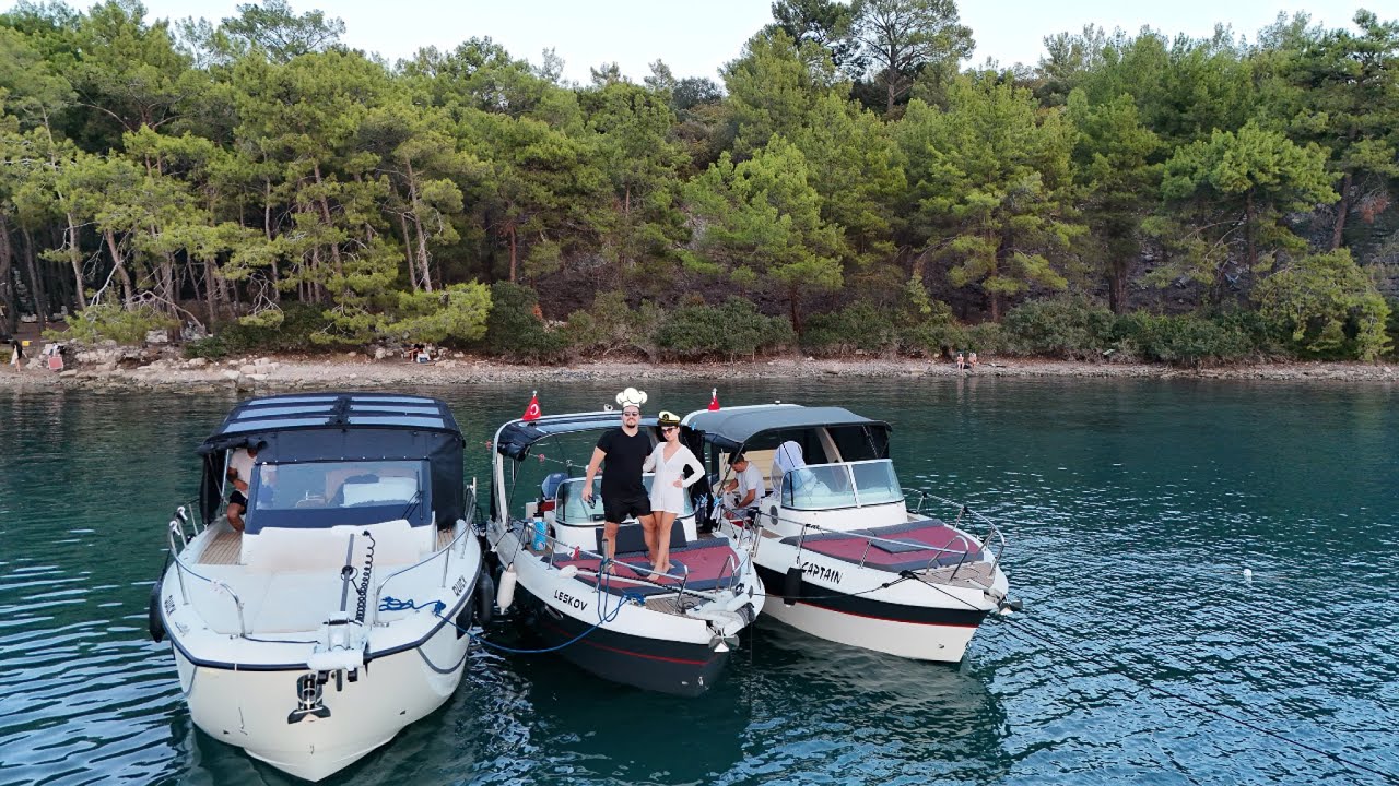 Кемпинг на море с объединёнными лодками! Поймали кальмаров с женой! 🛥️🐙