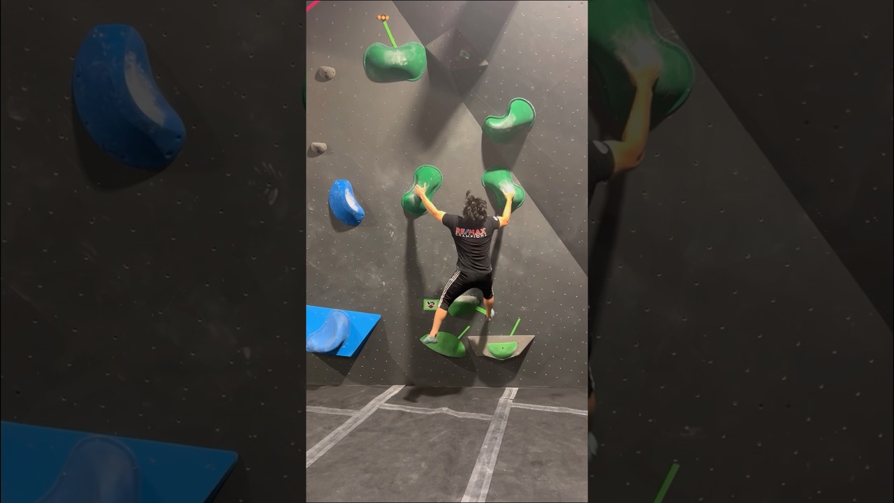 anything dynamic has me 🤩 #climbing #bouldering #indoorbouldering