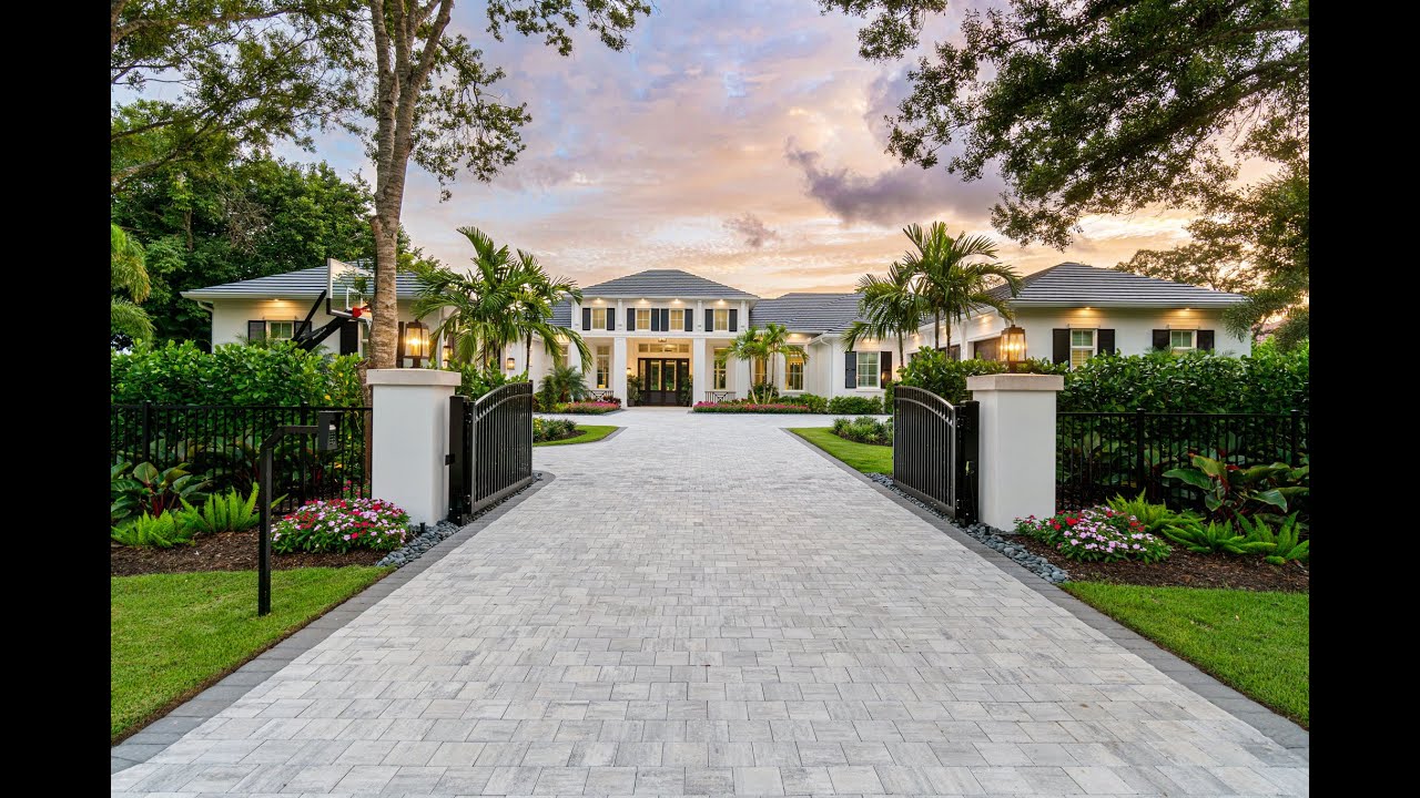 475 Carica Rd, Naples, FL 34108
