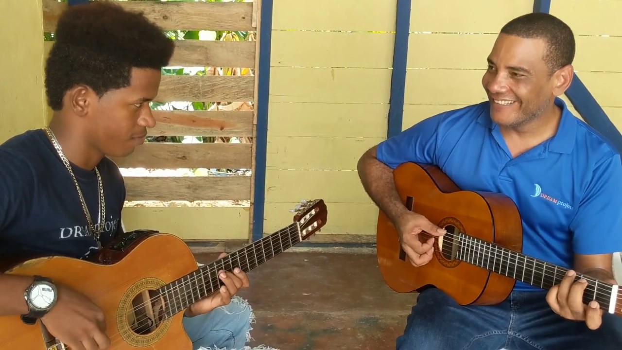 Bachata Academy guitar improvisation class with Martires de Leon