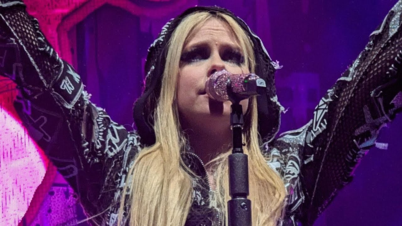 Avril Lavigne - Girlfriend, Calgary Sept 19, 2024