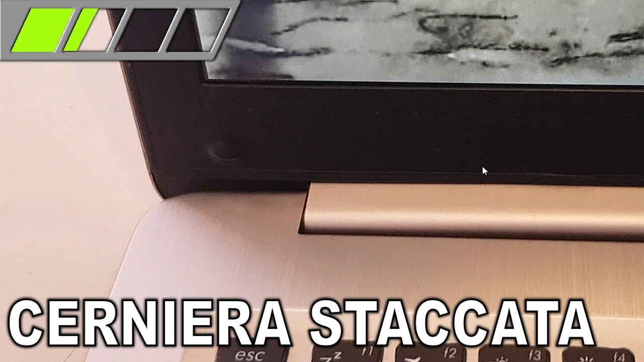 Schermo staccato da un lato per un ASUS Vivobook Pro