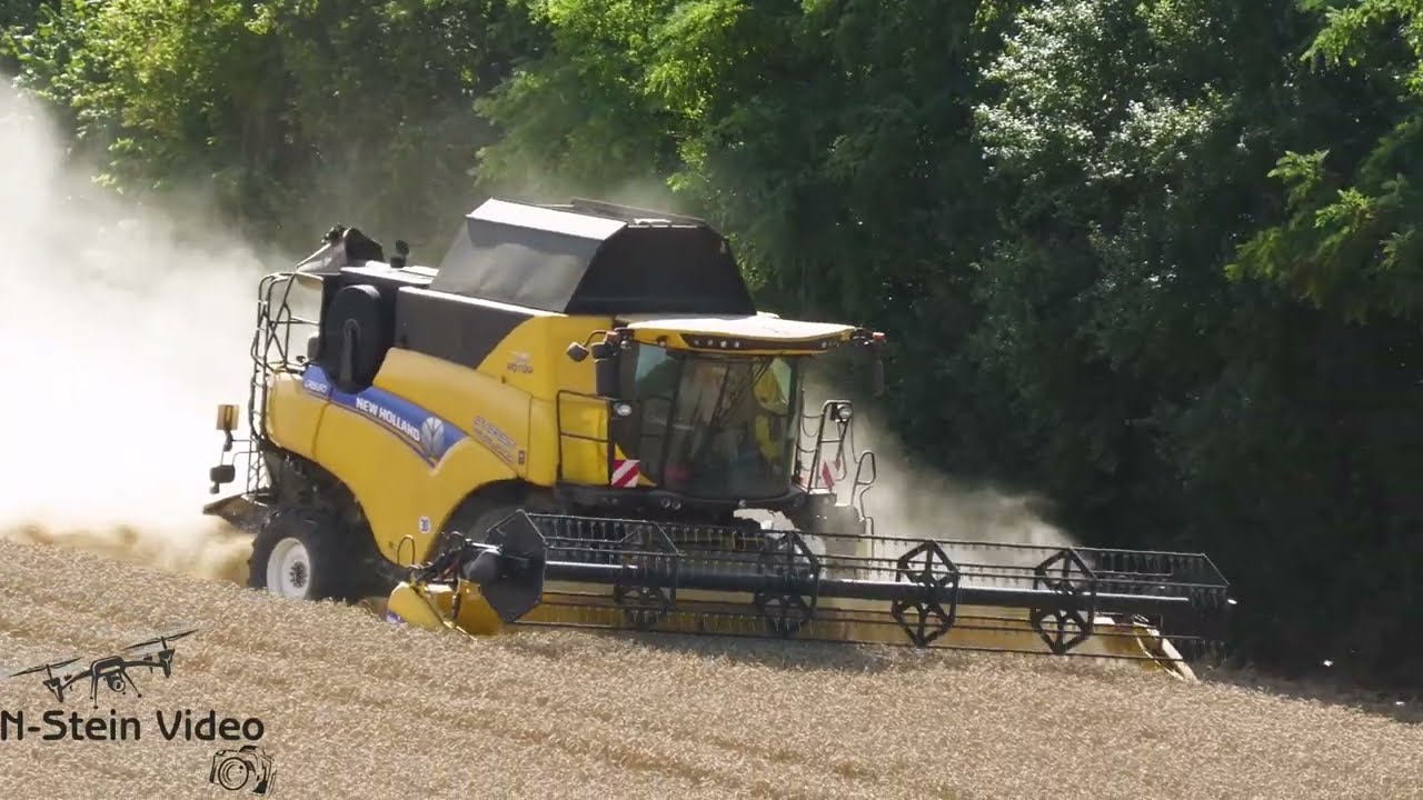 Weizen Ernte 2023 mit dem New Holland CR 8.80 Mähdrescher Getreideernte 2023  Grain harvest 2023