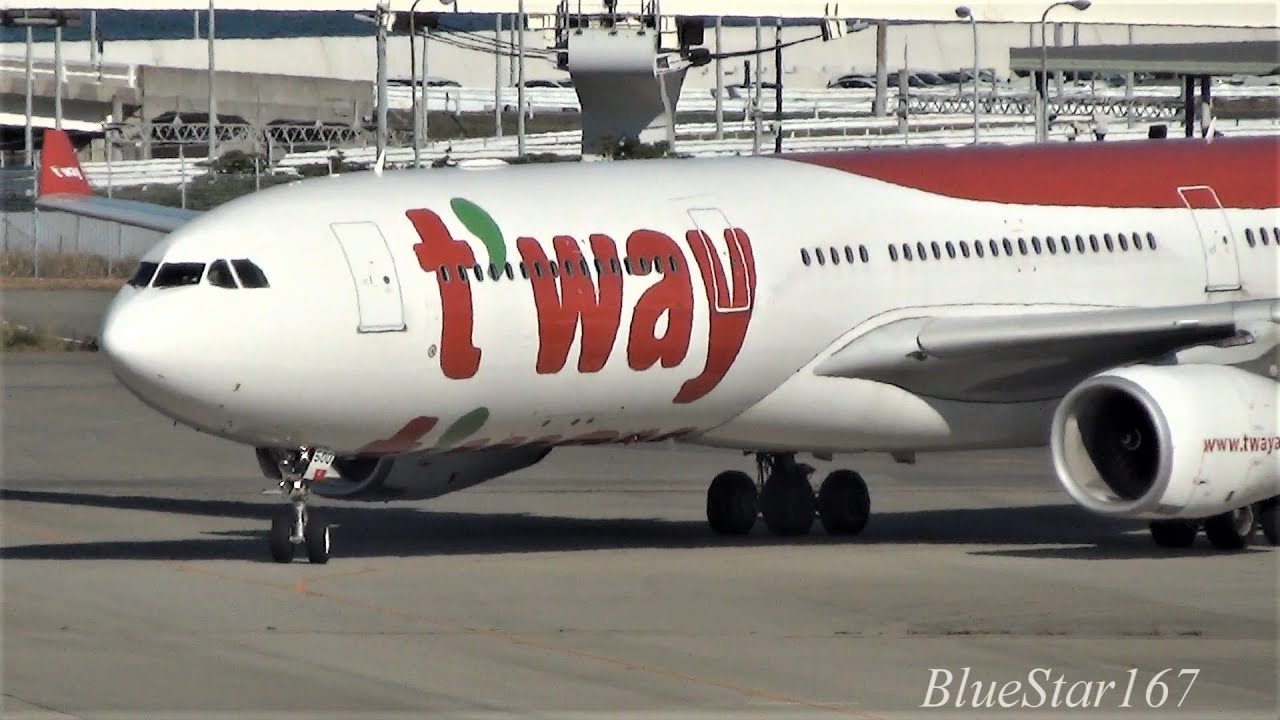 티웨이항공 T'way Air Airbus A330-300 (HL8500) taxiing at KIX/RJBB (Osaka - Kansai) RWY 06L