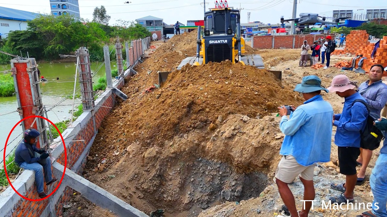 Good Job Expert Driver New Model Shatui CH17C3 Pro Dozer Work Hard Filling New Foundation Box Fence