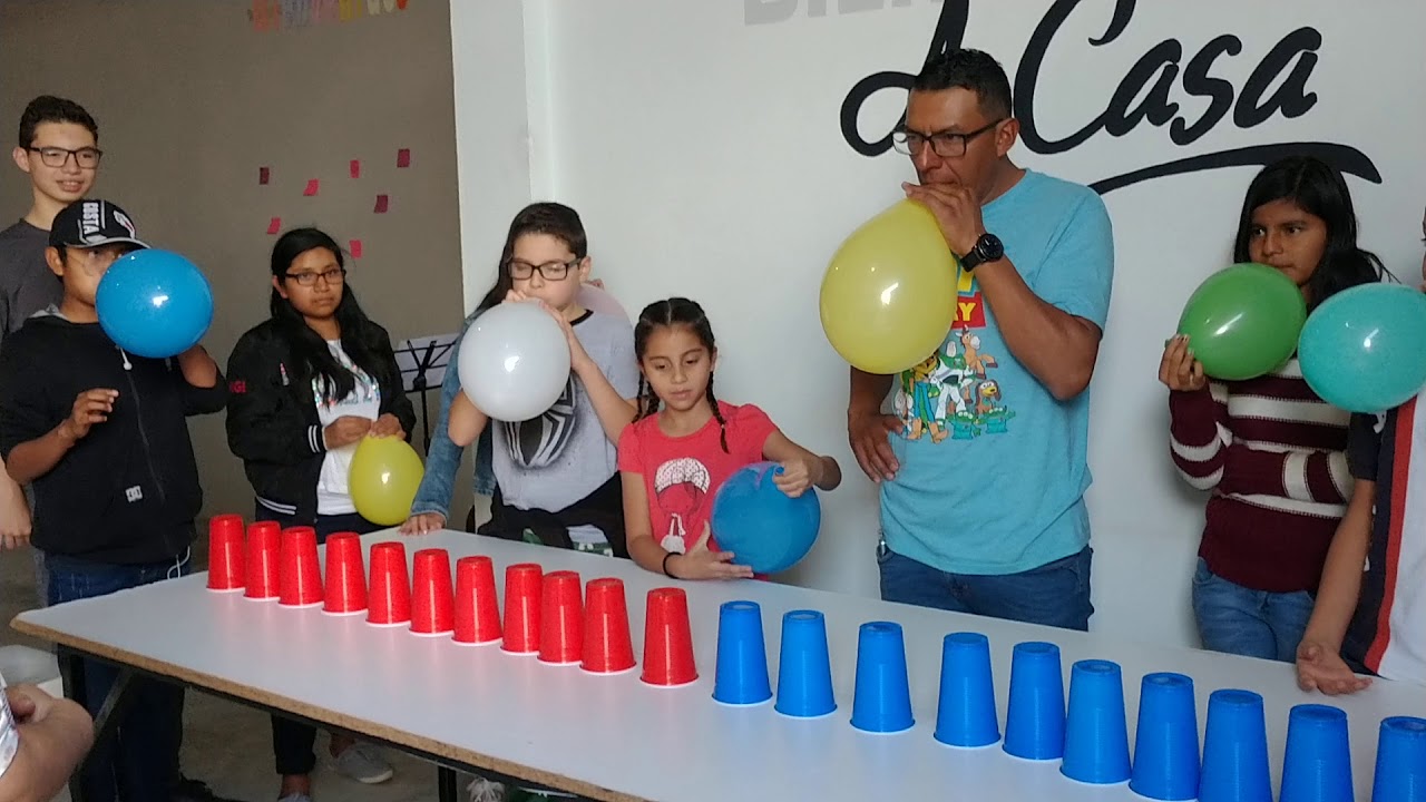 Soplavasos de Globo. Divertido juego para grupos de jóvenes.