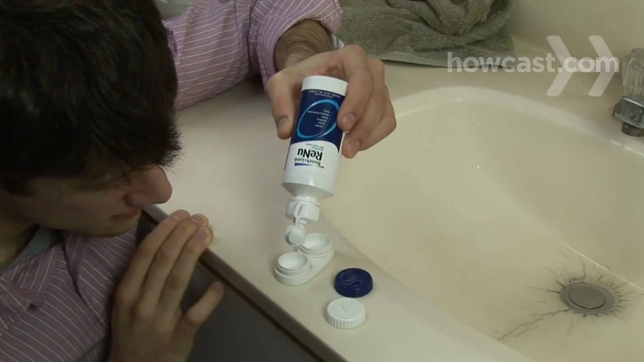 How to Put In and Remove Contact Lenses