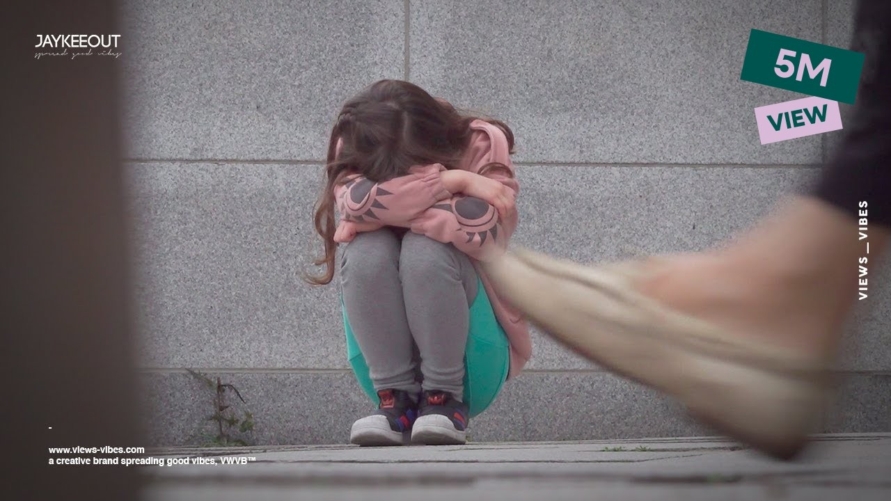 😦 потерявшаяся девочка плачет на улицах Кореи | социальный эксперимент