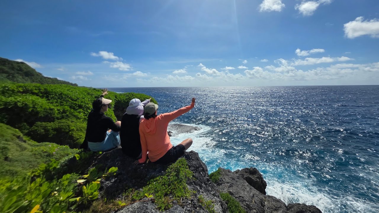 몇년만에 와보는 pagat cave 이다 태평양의 우렁찬 파도와 시원한 바람에 몸과 마음이 즐겁다 멋있는 풍광은 덤이다 동굴에서 겁나게 시원한 물에서 몸을 식혀본다 #2-5-26