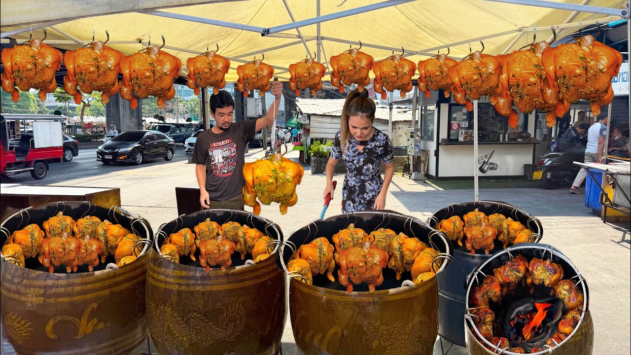 Lots of Customers in queues! Grilled Chicken in the clay jar & on Charcoal | Thai Street Food 