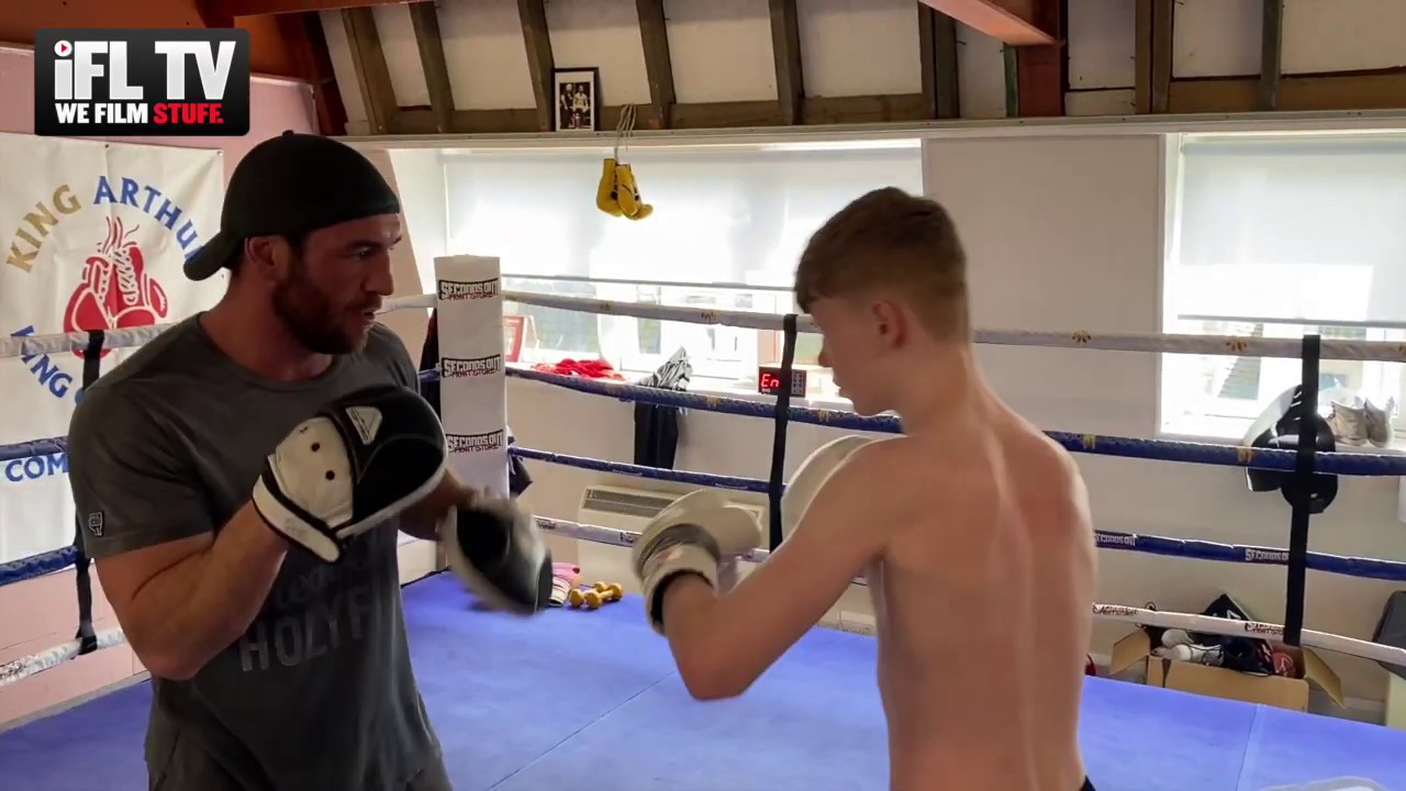 WOW! FUTURE WORLD CHAMP IN THE MAKING - MACHLAN ARTHUR SHOWS SLICK PAD WORK WITH DAD ALEX ARTHUR