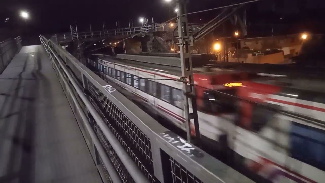 Renfe-Cercanías UT-446 doble destino Las Rozas-Villalba saliendo de la estación de Pozuelo.