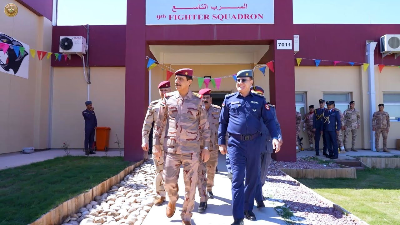 رئيس أركان الجيش يحضر حفل تخرج كوكبة من طياري ومسيطري ومعلمي القوة الجوية