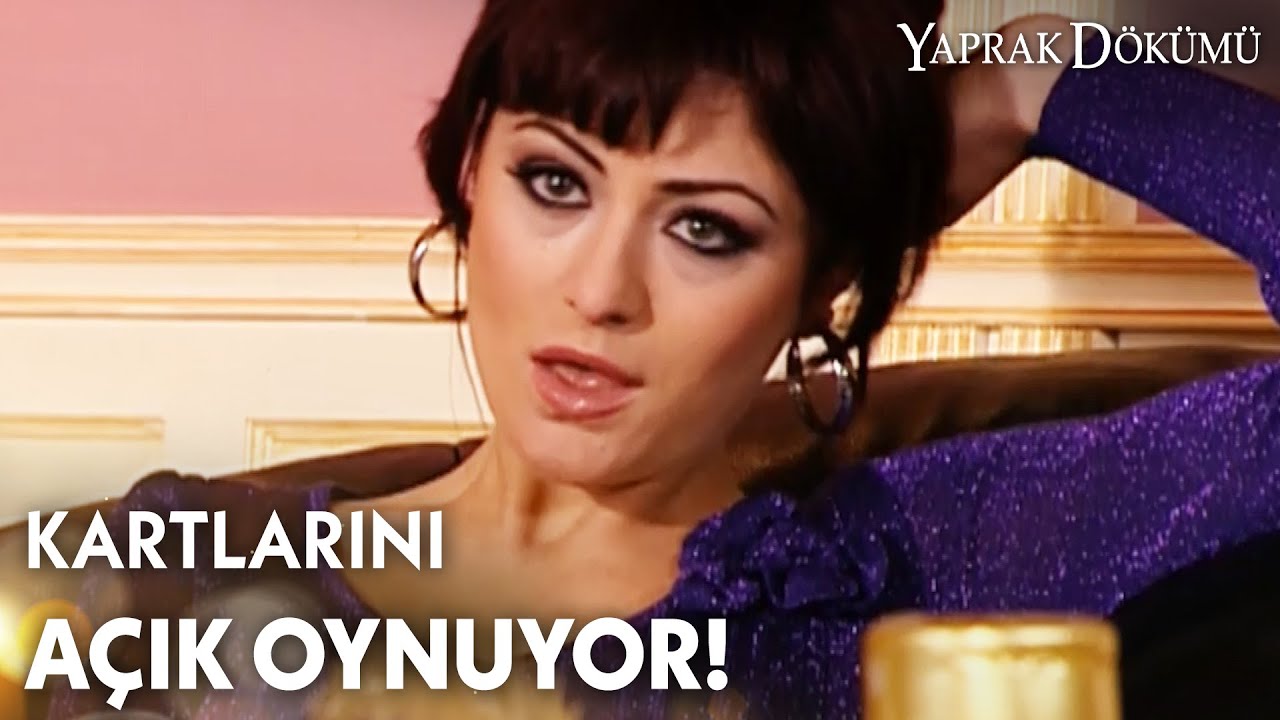 Leyla evlensin diye bütün tuşlara basıyor! - Yaprak Dökümü Özel Klip
