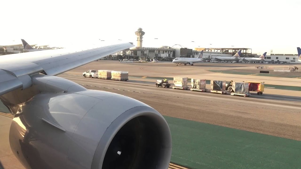 United Airlines 777-200 Taxi and Takeoff from Los Angeles