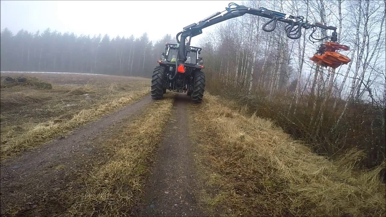 Puiden kaatoa BioJack 230 energiakouralla