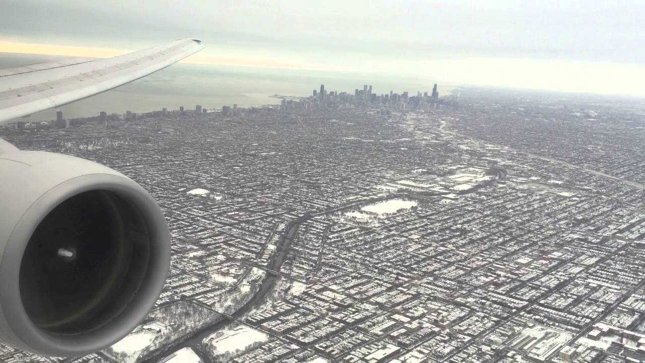 United Airlines Boeing 777 snowy landing into Chicago O' Hare