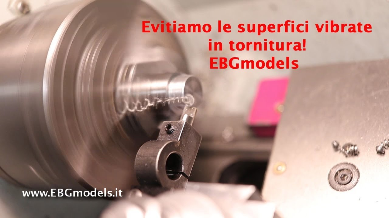 Un utensile che evita le superfici vibrate in tornitura
