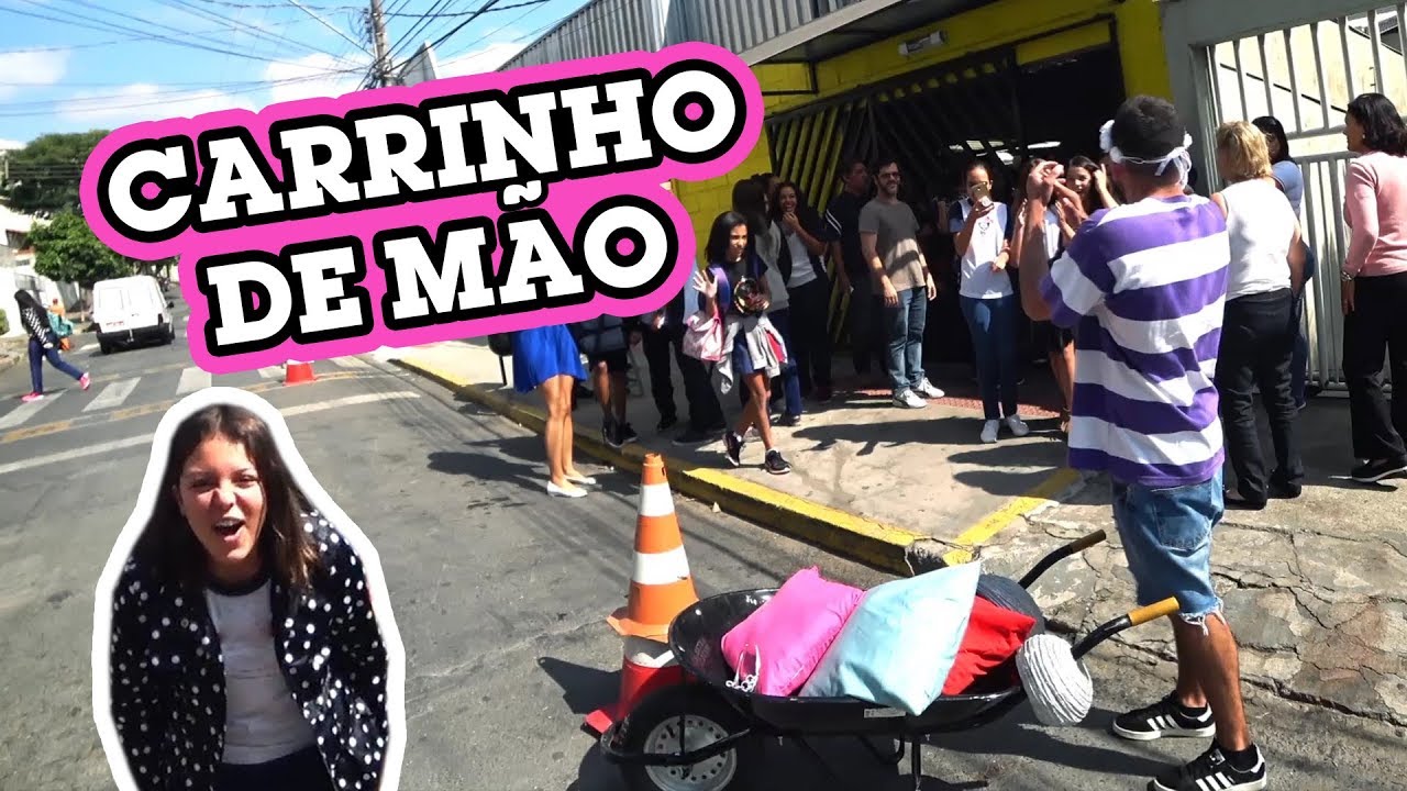 BUSQUEI MINHA IRMÃ NA ESCOLA DE CARRINHO DE MÃO!!