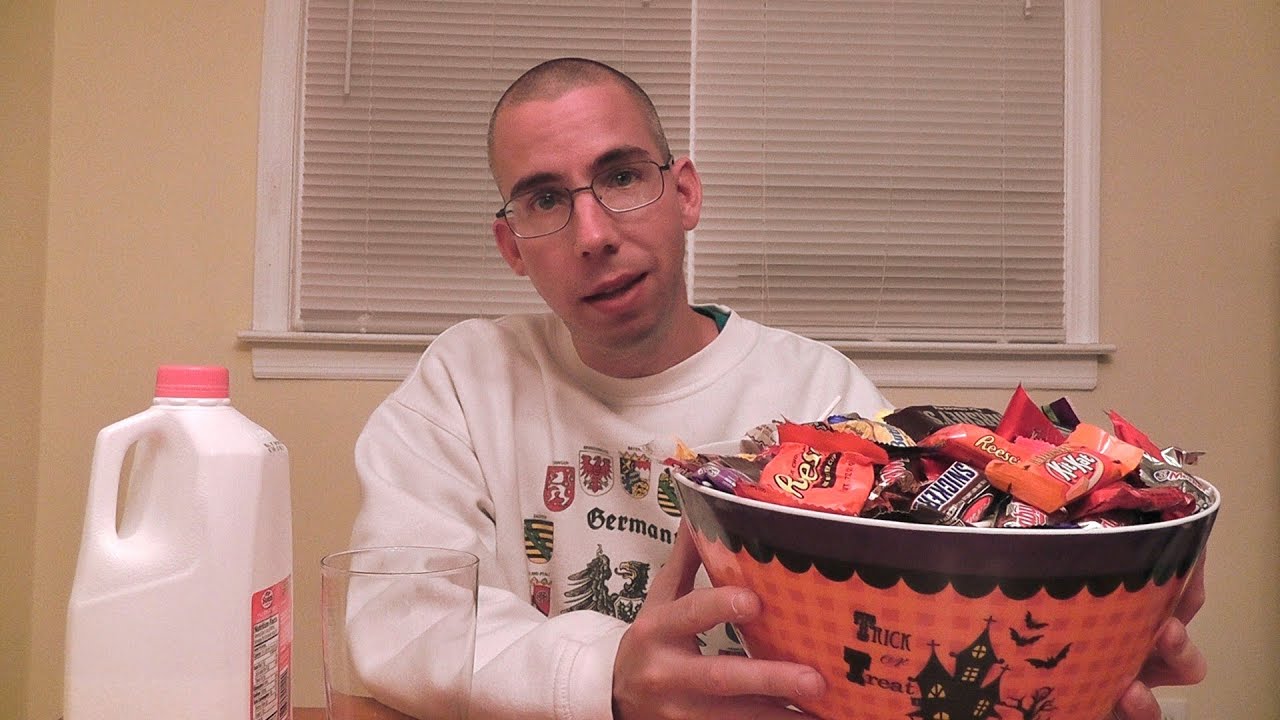 ASMR All Hallows' Eve 2013 [2nd annual Halloween candy eating]