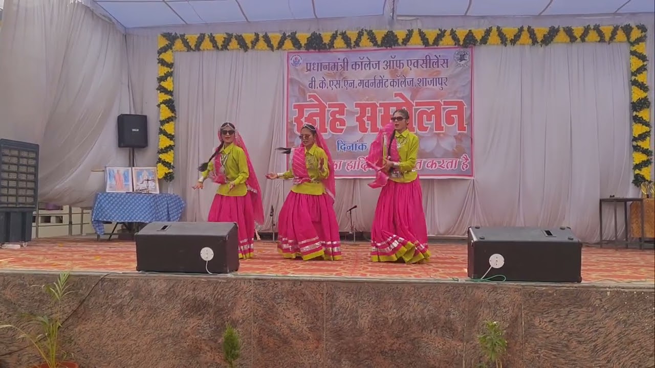 Group dance performance meri kaali activa 