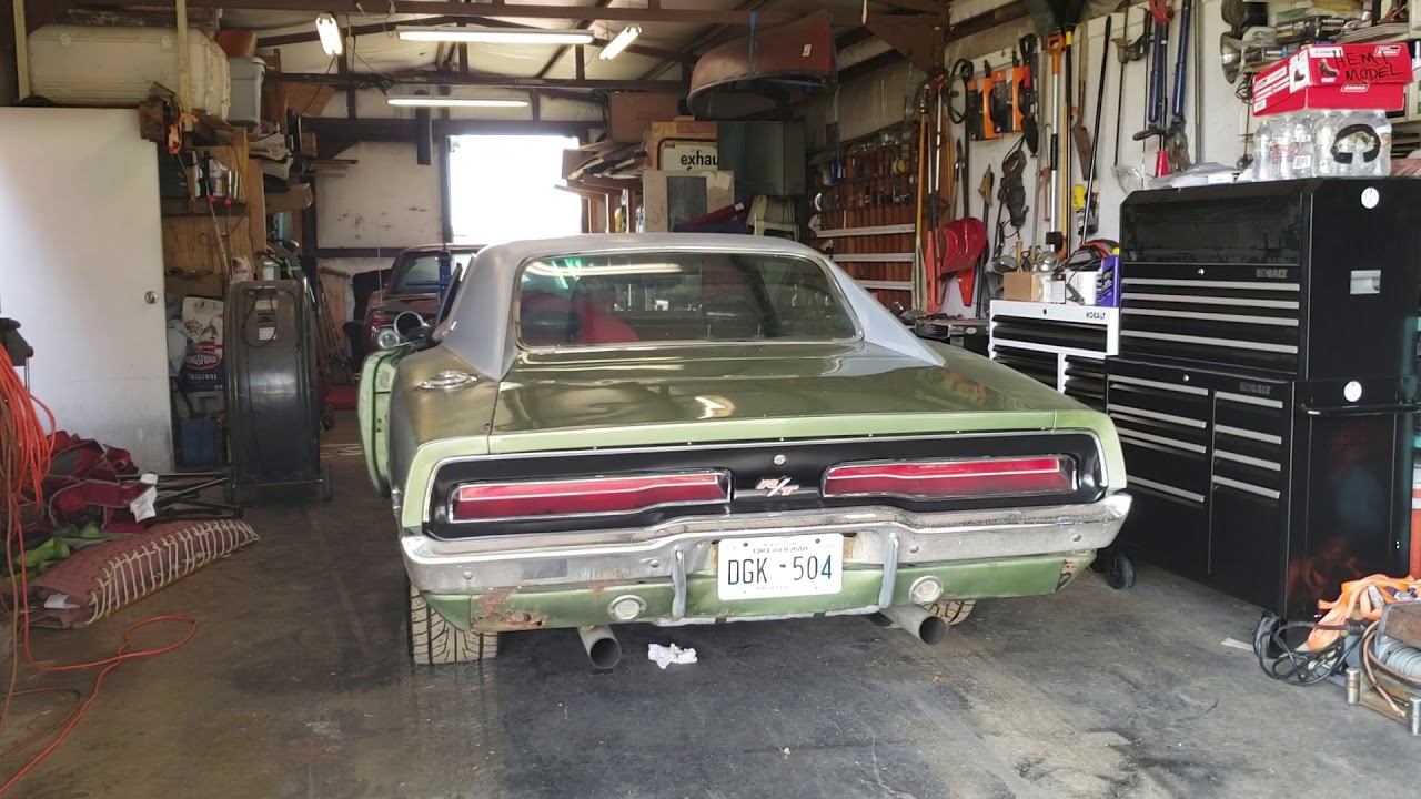 1969 Charger RT/SE 426 Hemi start up and back out