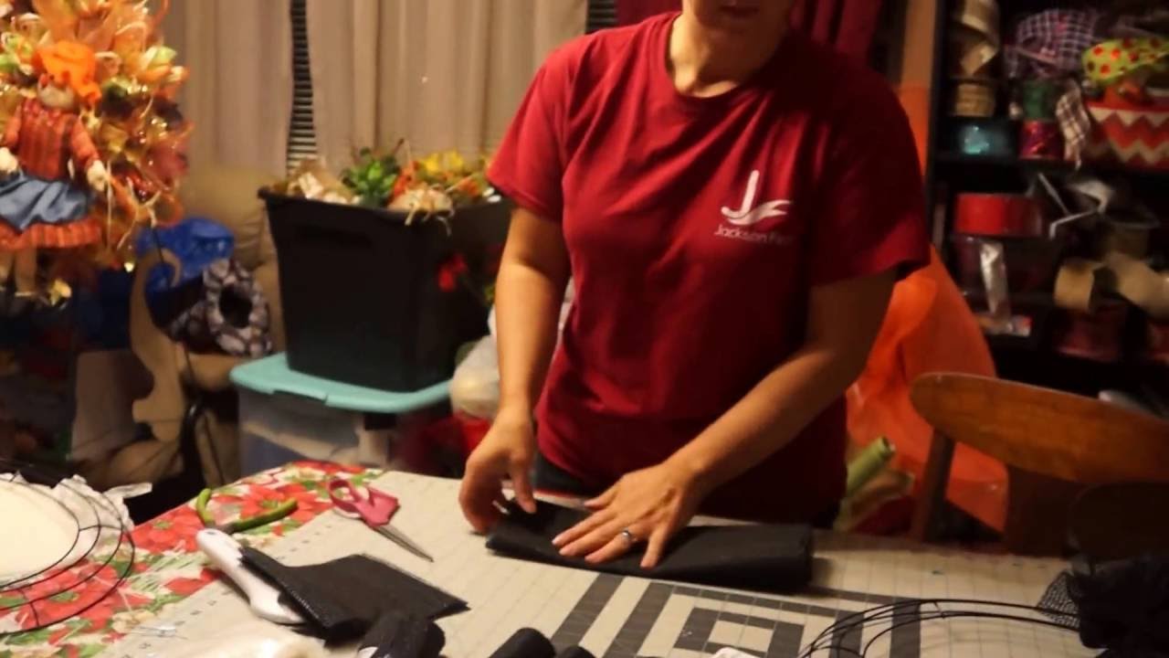 How to make a shelf-grip liner wreath