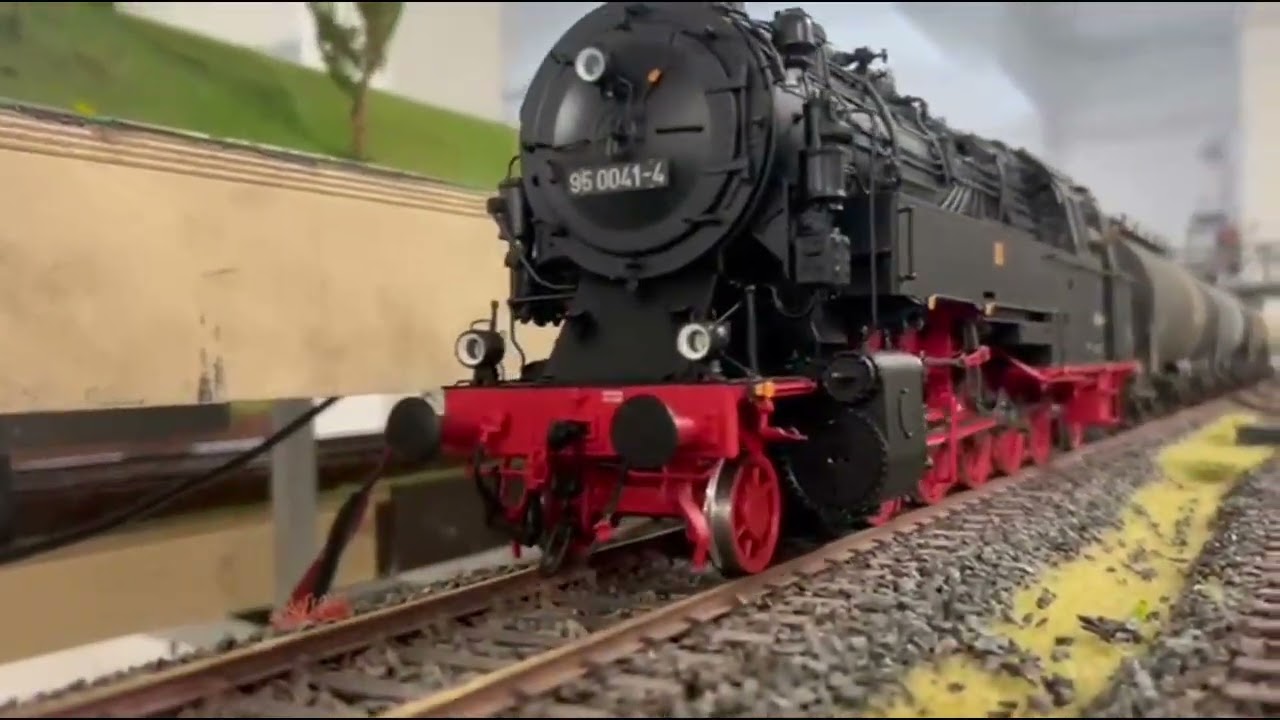 Spur 1 Fahrtage Naumburg im Oktober 2025 Dampfbespannter Kessel LEERZUG 