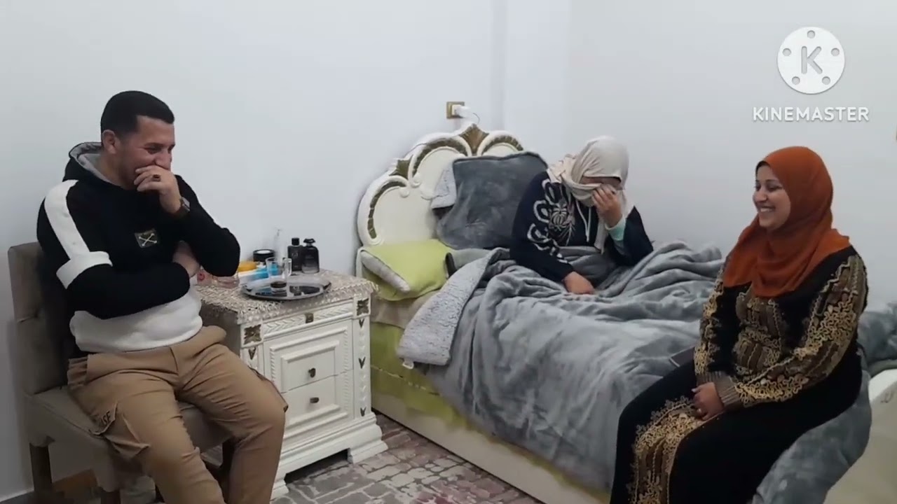 روحنا نزور عمتى زاهيه لأنها تعبانه ونبارك بالمره على الدهان قعدنا نحكى فى حكاوي من زمان وقلبناها ضحك