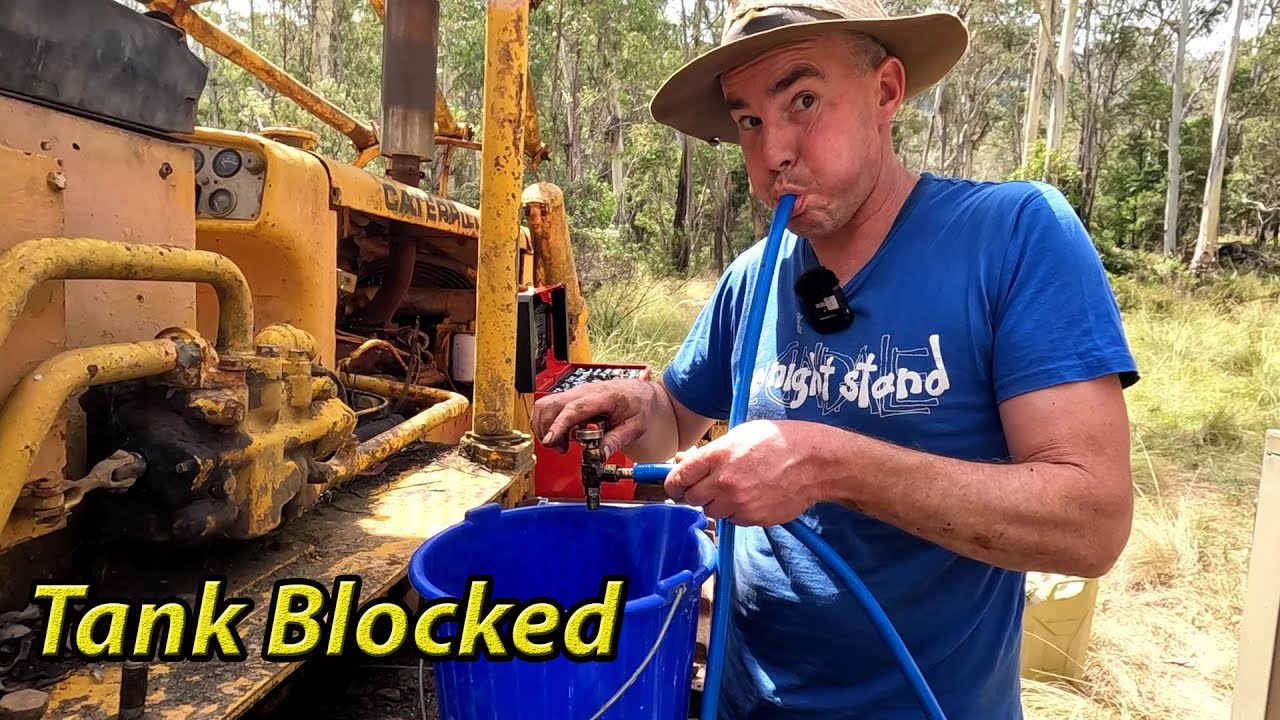 Big Jack 19 - D5 Dozer clearing the goo from the tank