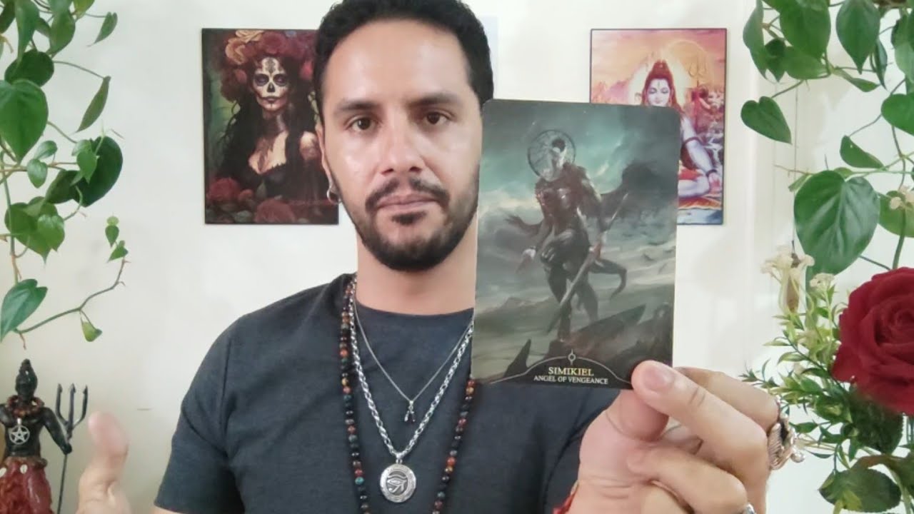 CÂNCER ♋ Alguém desafia a justiça divina. Oportunidade de ouro. No amor: entre o Anjo e o Diabo