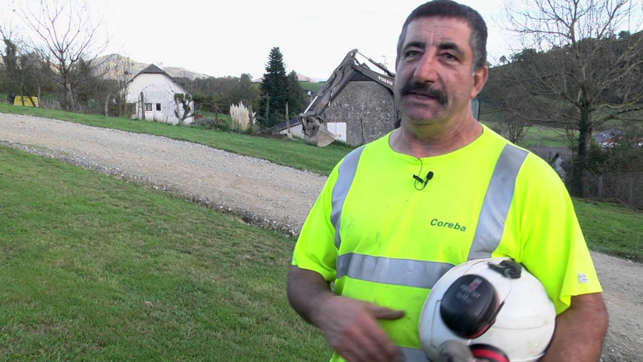 Dépose de poteaux électriques à Aussurucq