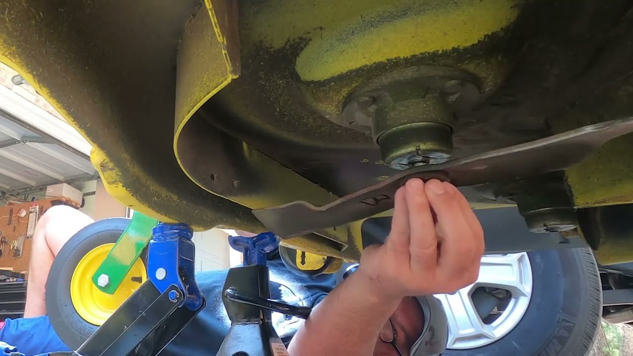 John Deere ZTrak Z355E Zero Turn Mower Blade Replacement